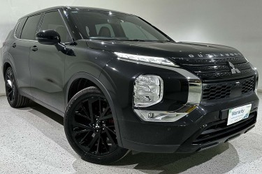 2023 Mitsubishi Outlander LS Black Edition