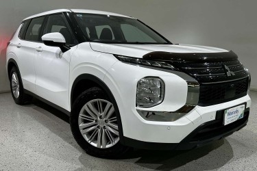2023 Mitsubishi Outlander ES