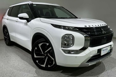 2022 Mitsubishi Outlander Exceed