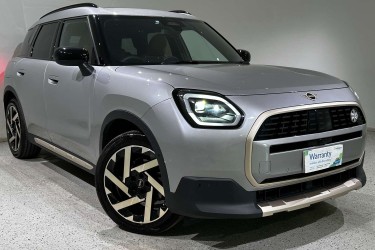 2024 MINI Countryman C Favoured
