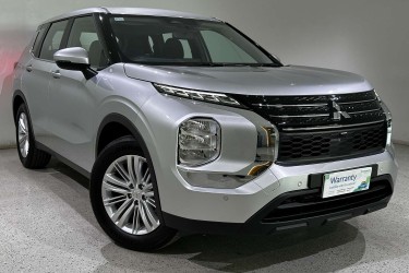 2024 Mitsubishi Outlander ES