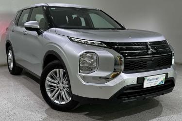 2024 Mitsubishi Outlander ES