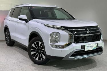 2025 Mitsubishi Outlander LS