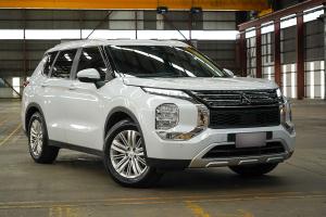 2022 Mitsubishi Outlander LS