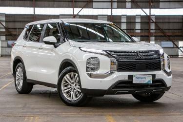 2023 Mitsubishi Outlander ES
