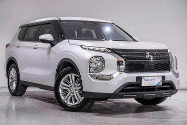 2024 Mitsubishi Outlander ES