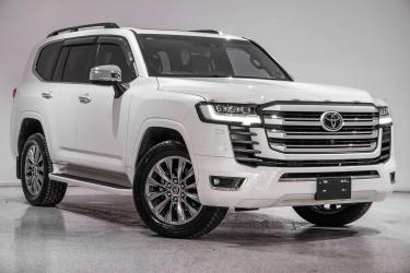 2023 Toyota Landcruiser Sahara ZX