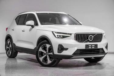 2022 Volvo XC40 Ultimate B4 Bright