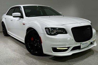 2017 Chrysler 300 SRT Hyperblack